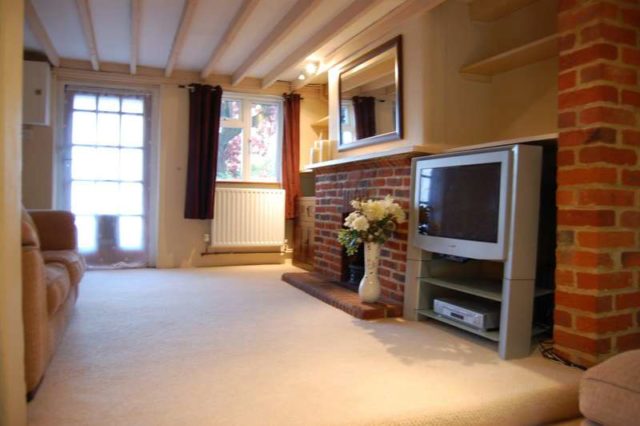  Image of 2 bedroom End of Terrace to rent in Wallingford Road Goring Reading RG8 at Wallingford Road  Goring On Thames, RG8 0BL